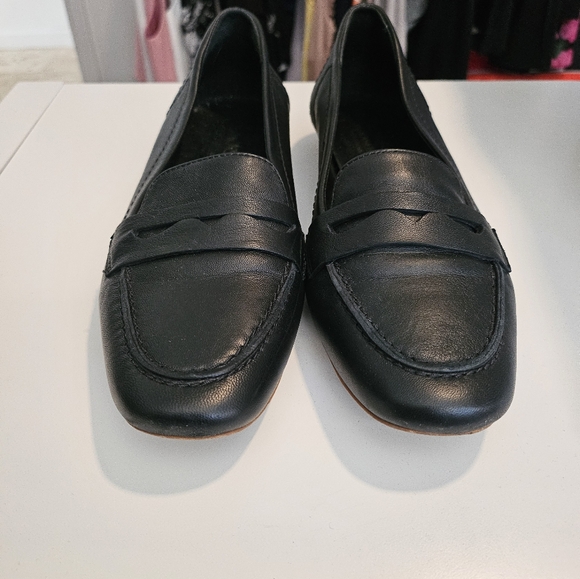 Coach and Four black loafers size 9. - Picture 2 of 4